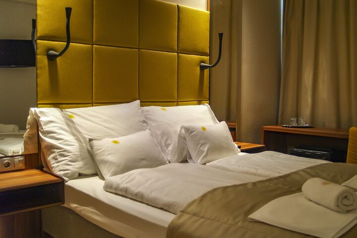 Room 5 of 65