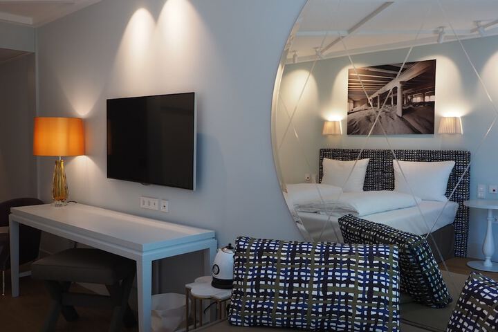 Room 40 of 77