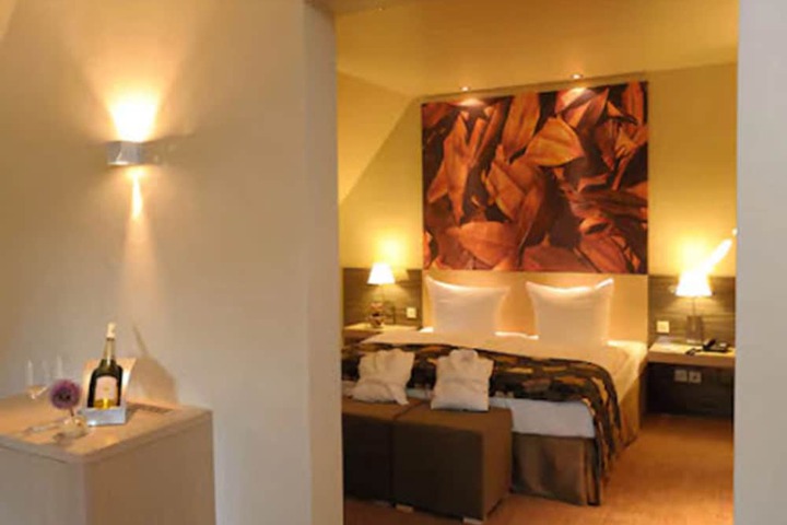 Room 8 of 37