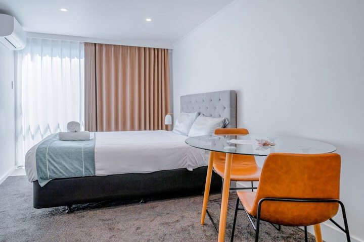 Room 10 of 33
