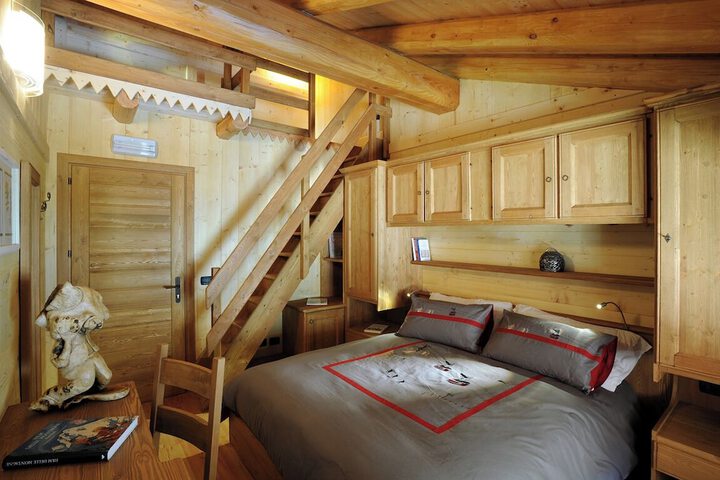 Room 4 of 12