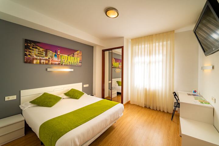 Room 4 of 24