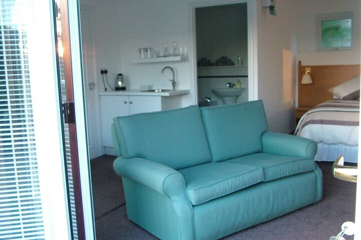 Room 5 of 25