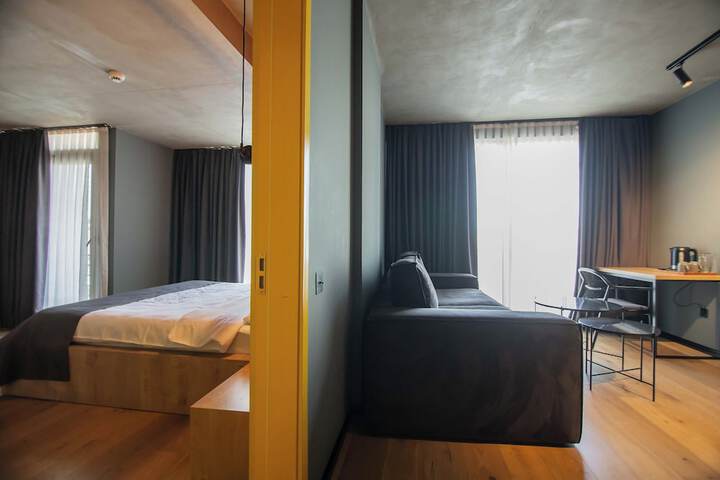 Room 15 of 32