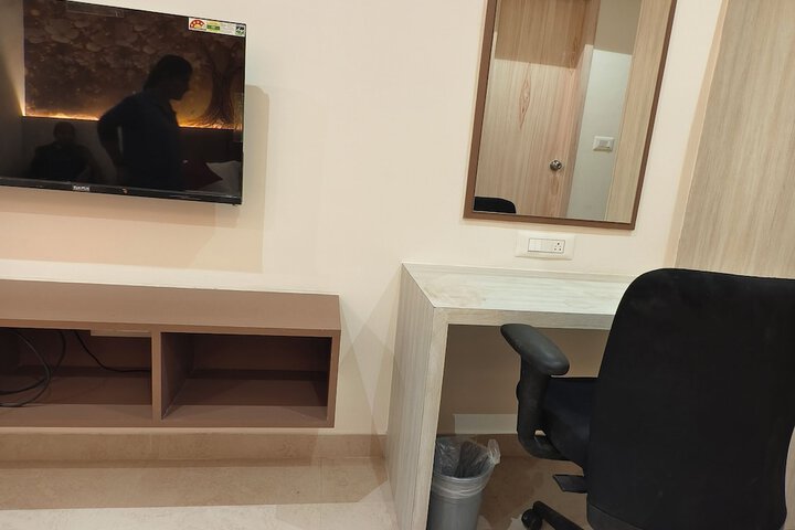 Room 5 of 13