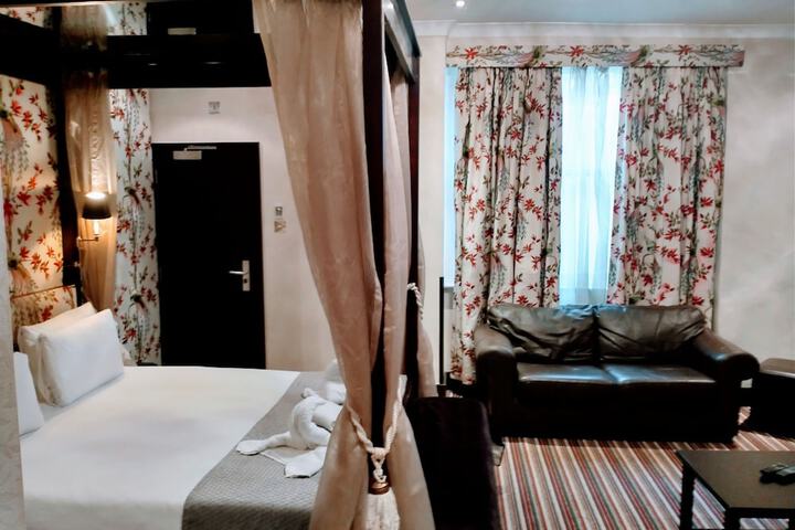 Room 30 of 79
