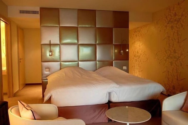 Room 8 of 54