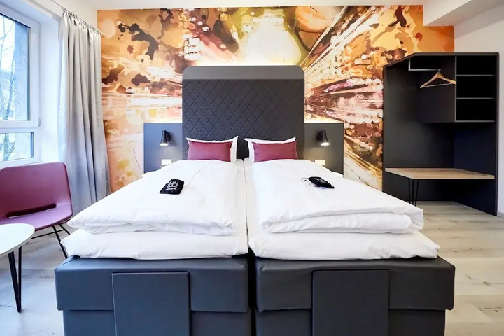 Room 6 of 27