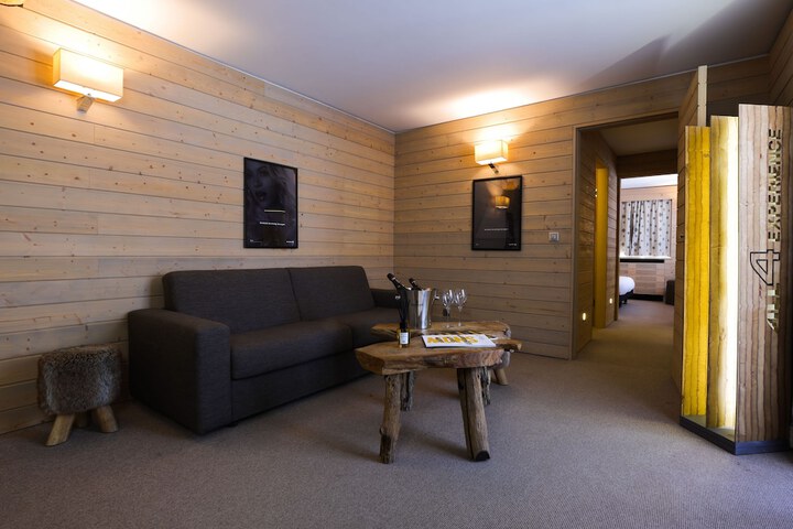 Room 11 of 34
