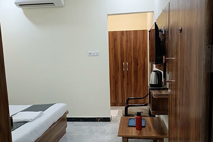 Room 16 of 44