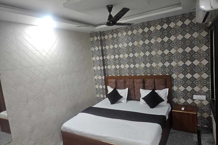 Room 7 of 15