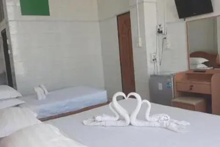 Room 6 of 15