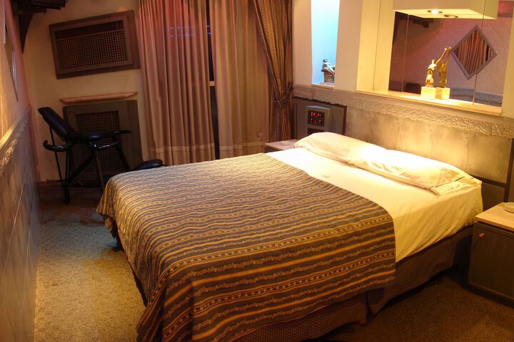 Room 21 of 57