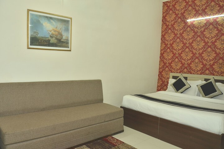 Room 12 of 27