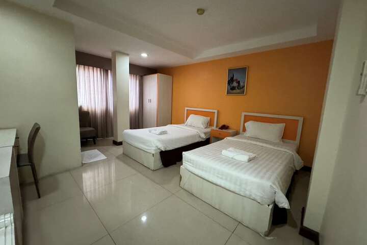 Room 14 of 27