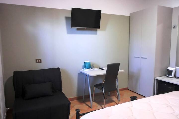 Room 8 of 98