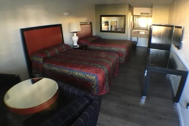 Room 6 of 11