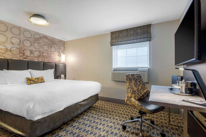 1 King Bed (8 of 11)