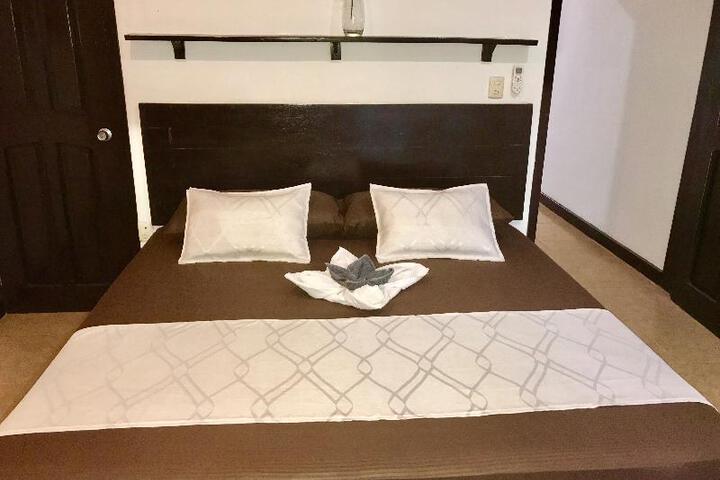 Room 5 of 10