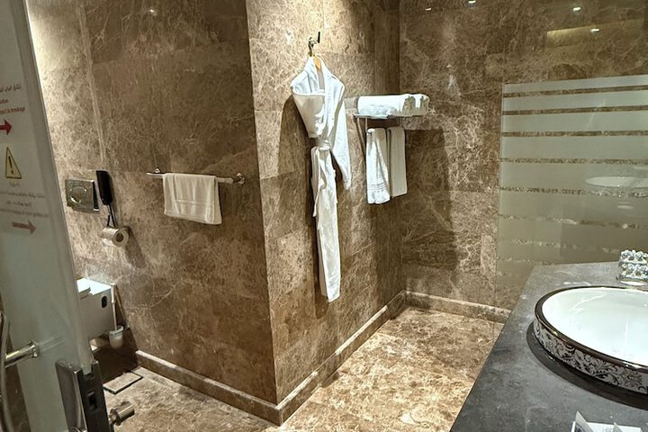 Room 25 of 43