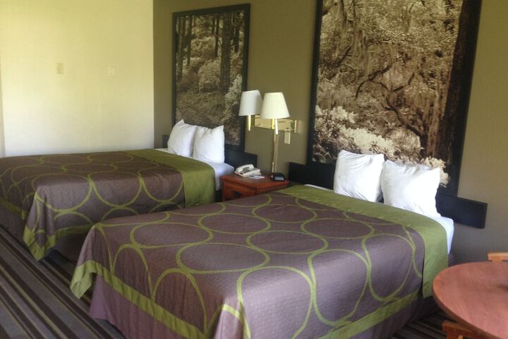 2 Double Beds (3 of 16)