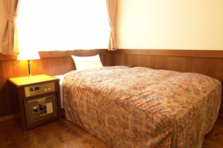 Room 18 of 35