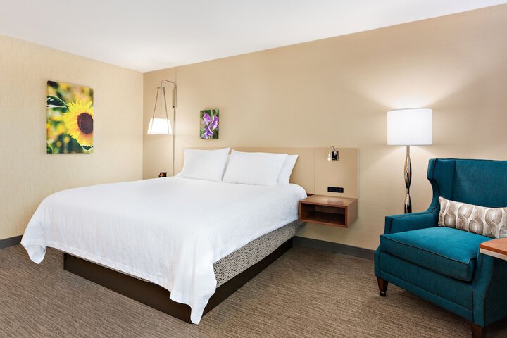 1 King Bed (6 of 23)