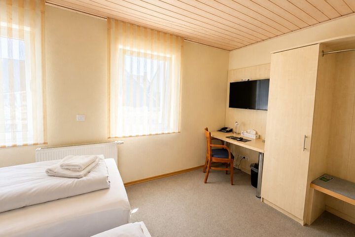 Room 13 of 28