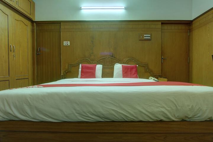 Room 6 of 25