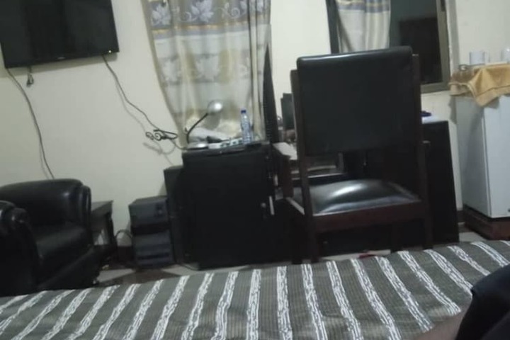 Room 4 of 10