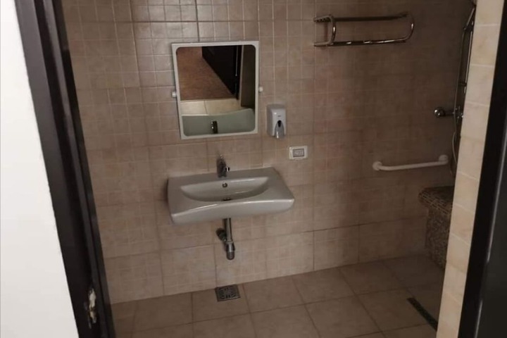 Room 10 of 18