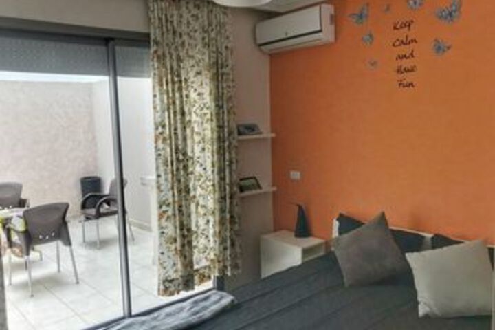 Room 8 of 18