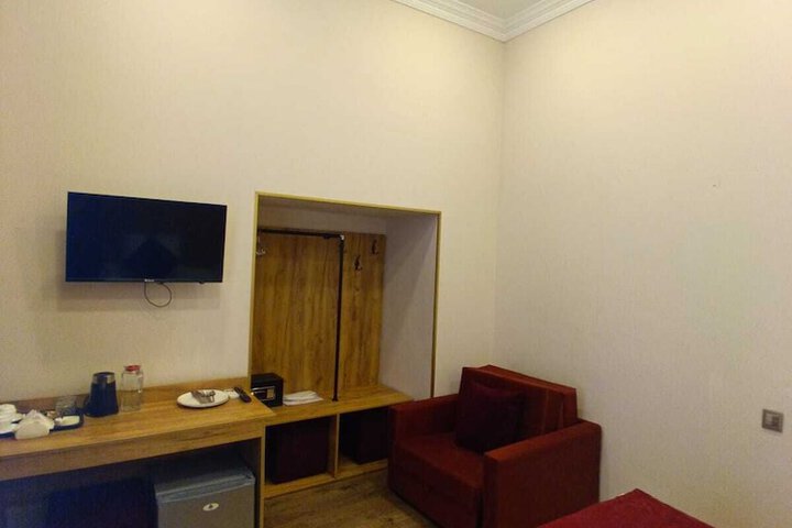 Room 2 of 19