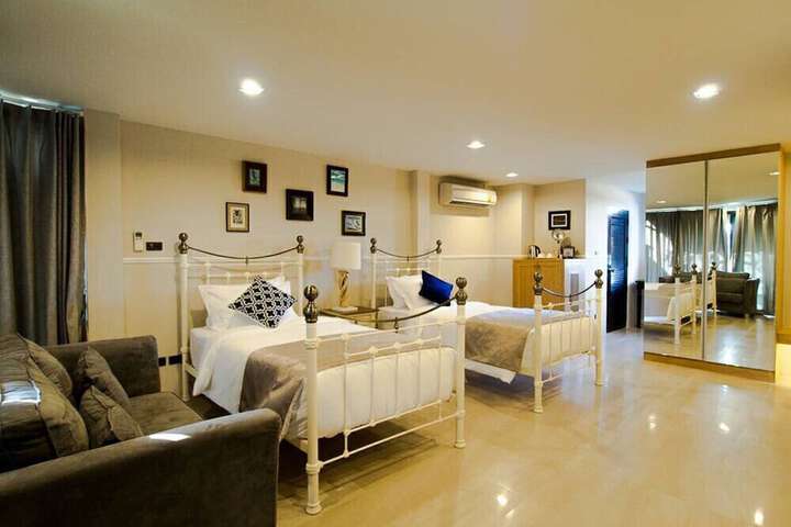 Room 16 of 33