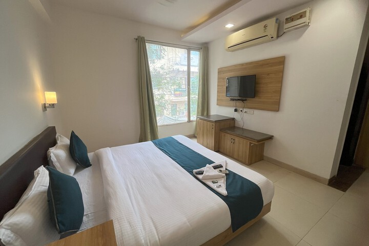 Room 10 of 18
