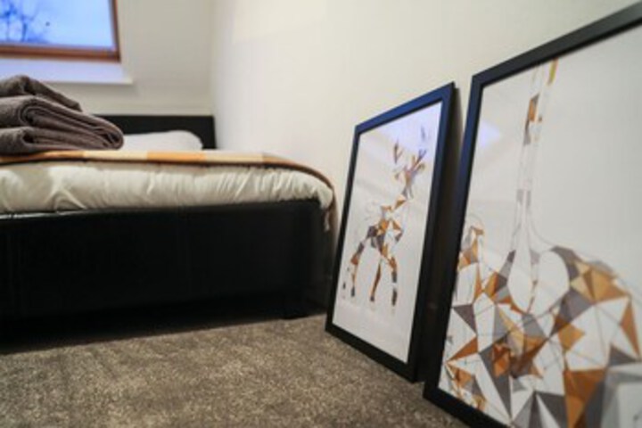 Room 5 of 12