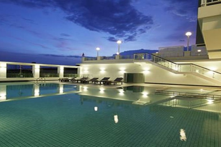 Hotel Pool