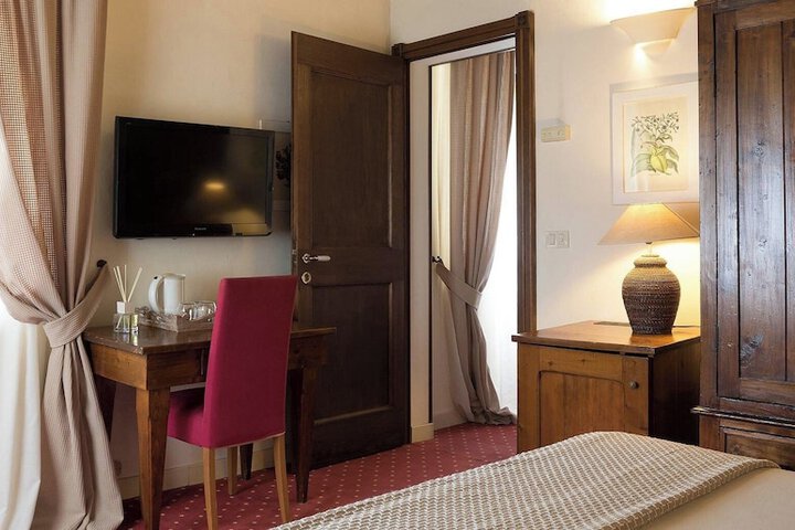 Room 16 of 37