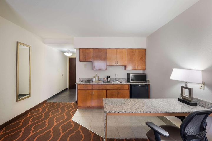 1 King Bed (4 of 12)