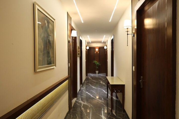 Ballroom/Hall 39 of 43