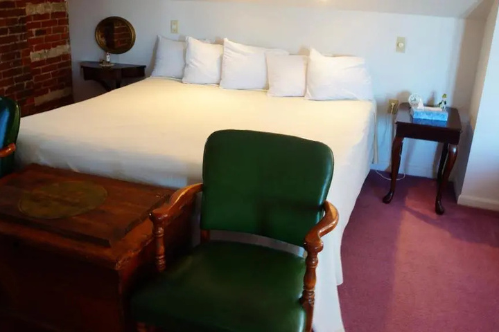 Photo of Harbor Haus Inn & Suites