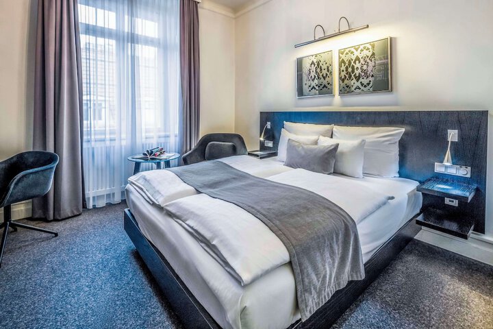 Room 4 of 60