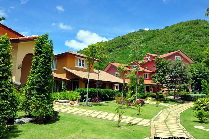 Palazzo Pavone Gallery & Resort