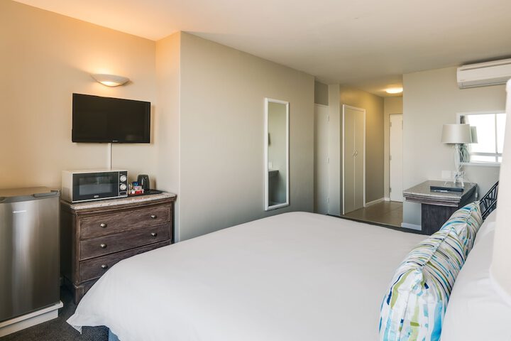 Room 5 of 77
