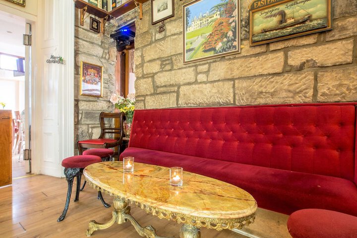 Lounge 65 of 77