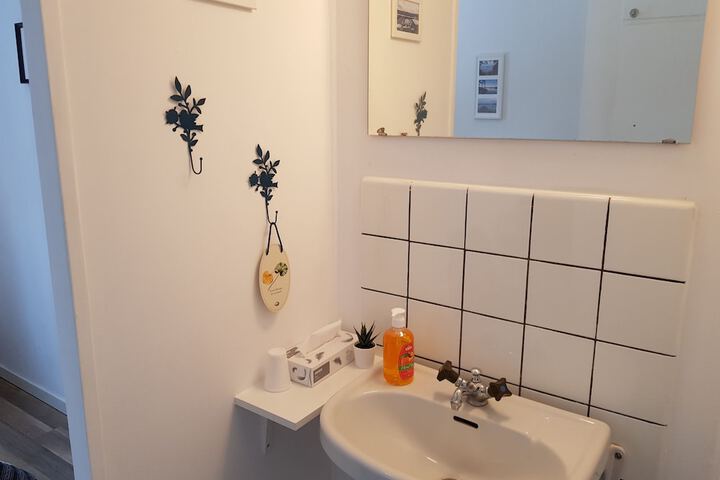 Room 72 of 176