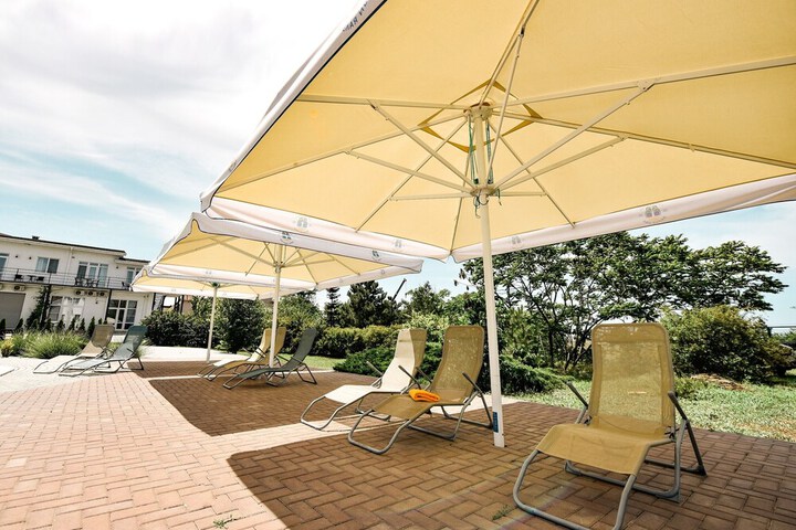 Sundeck 137 of 151