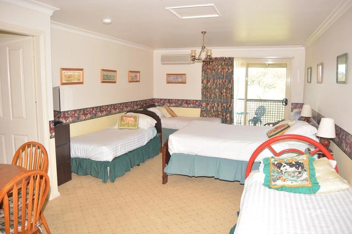 Room 7 of 8
