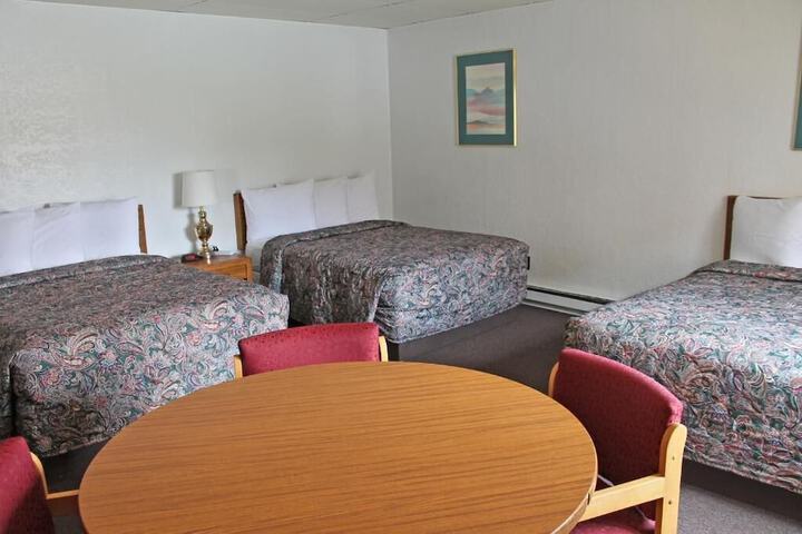 Room 12 of 32