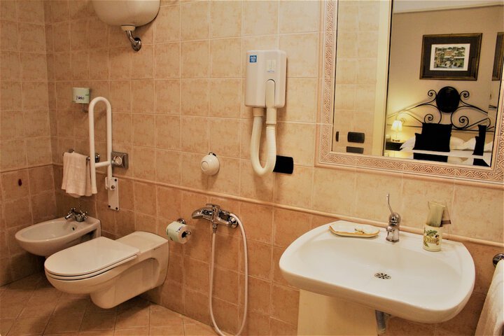 Room 16 of 37